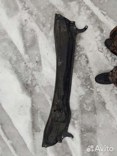 Водослив на Toyota Camry 40