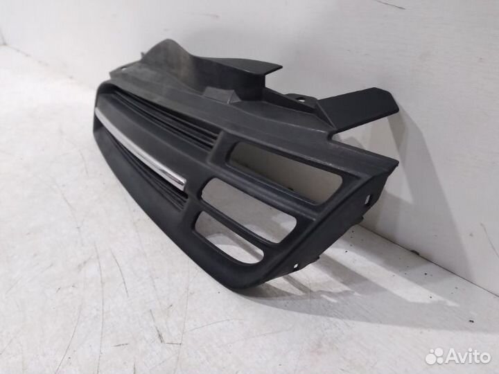 Решетка радиатора передняя левая Nissan Micra K12