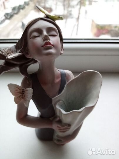 Статуэтка (мини ваза)