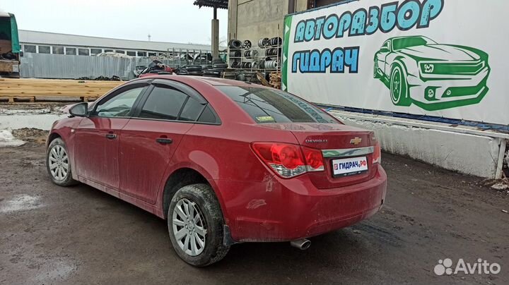 Замок двери передней правой Chevrolet Cruze 135795