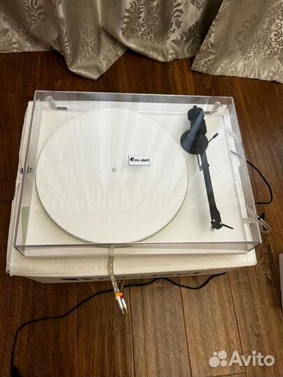 Проигрыватель винила Pro-Ject T1 (OM 5E) white