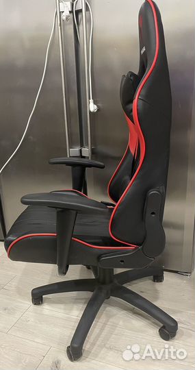 Игровое компьютерное кресло