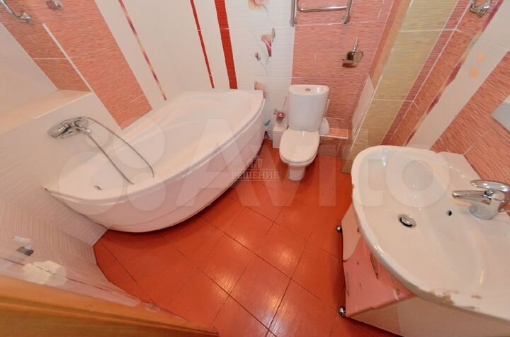 3-к. квартира, 90 м², 1/6 эт.