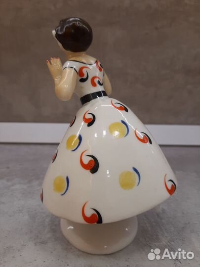 Фарфоровая статуэтка Сплетница лзфи