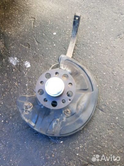 Кулак передний правый от w211 A2113306520