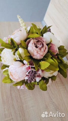 Искусственные цветы в горшках