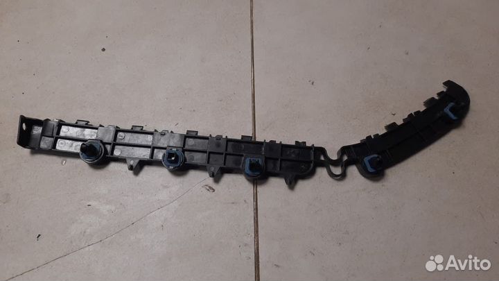 Кронштейн заднего бампера правый