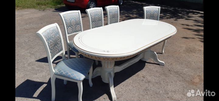 Столы и стулья