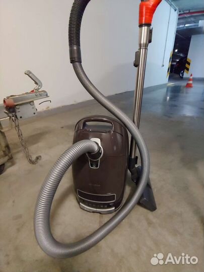 Пылесос Miele sgfa0 Complete C3