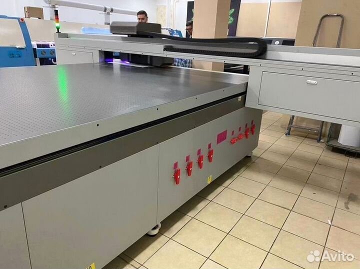 Планшетный уф-принтер uvip