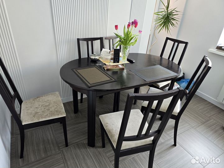 Кухонный стол и стулья