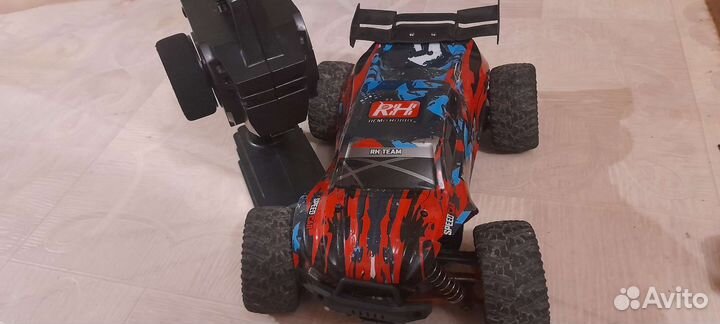 Машинка на пульте управления