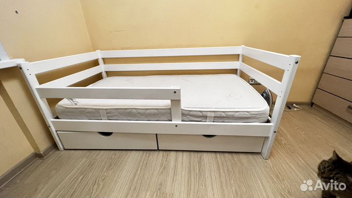 Детская кровать с матрасом