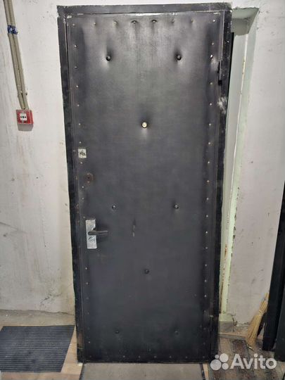 Дверь входная металлическая бу