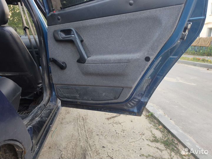 ВАЗ 2110 1.6 МТ, 2005, битый, 320 000 км