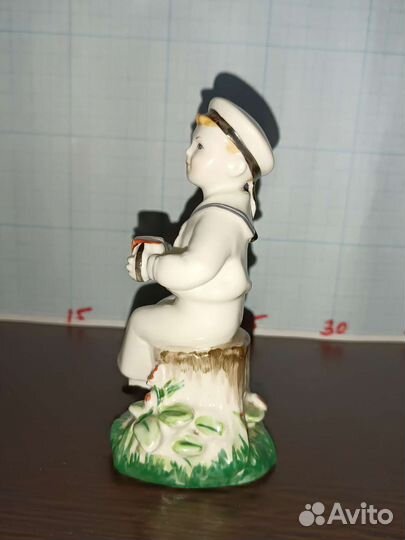 Фарфорная статуэтка 