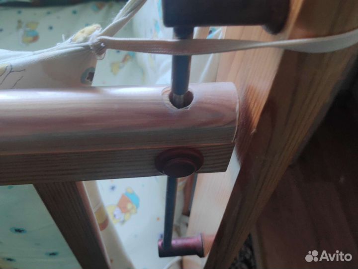 Детская кроватка с поперечным маятником