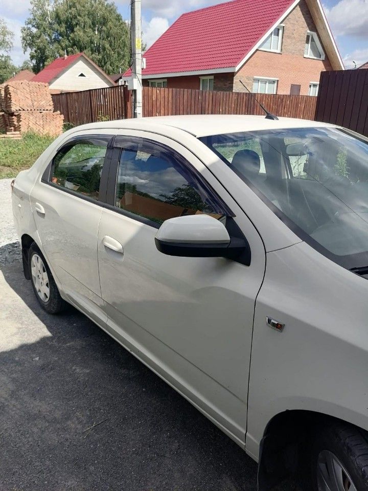 Chevrolet Cobalt: фото владельца