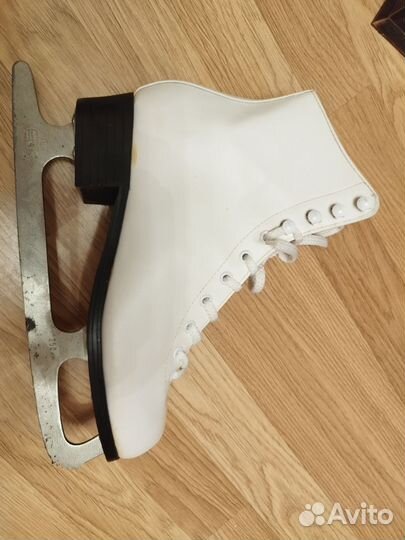 Коньки фигурные женские 40 размер