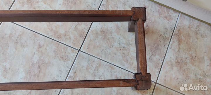 Подставка под книжные полки