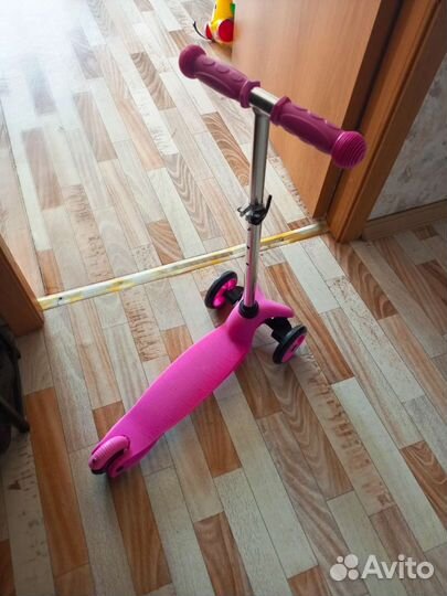 Самокат трехколесный