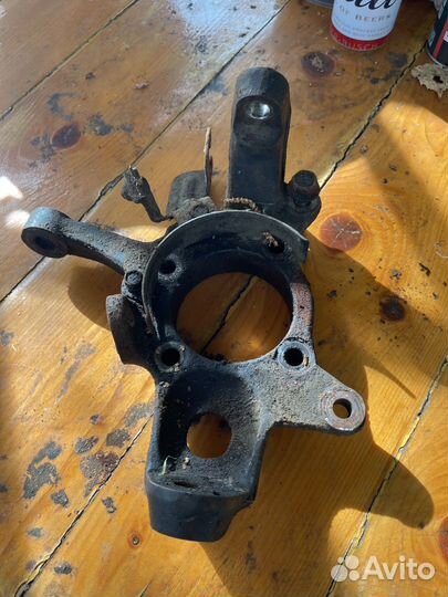 Кулак поворотный правый паджеро 4