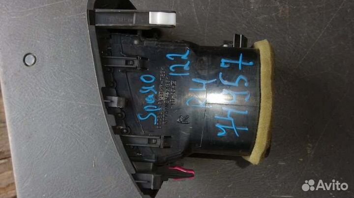 Дефлектор правый Toyota Corolla Spacio NZE121