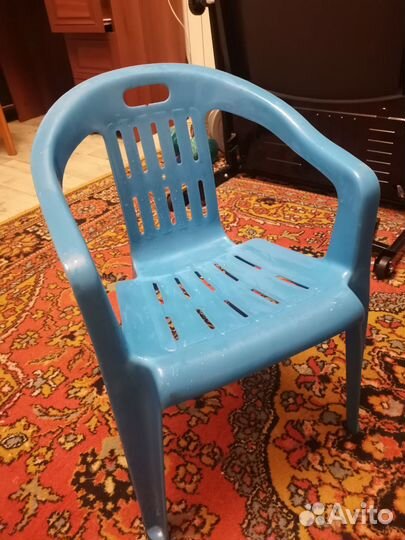 Детский пластиковый стул