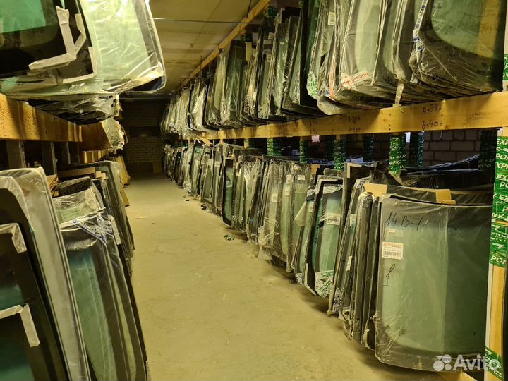 Лобовое стекло Nissan Teana J31 (2001-08)