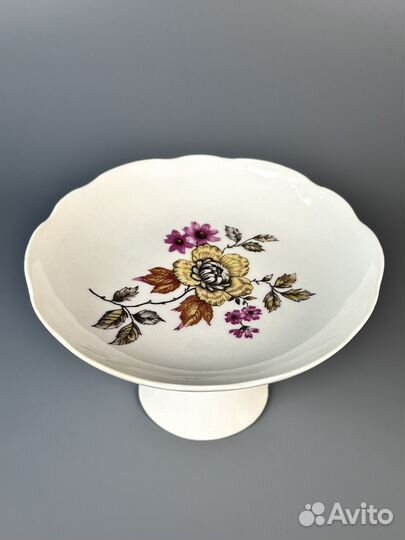 Вазочка на ножке. Фарфор.завод Пролетарий Новгород