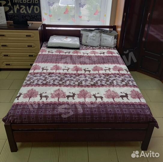 Кровать массив