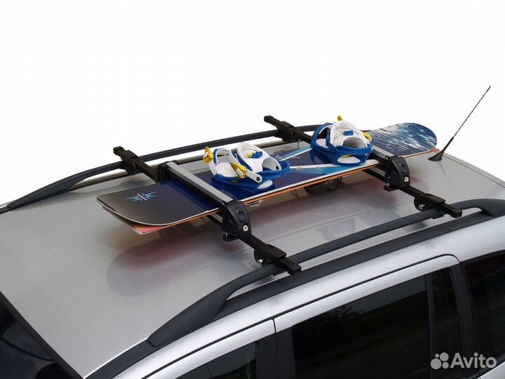 Лыжные крепления на багажник автомобиля