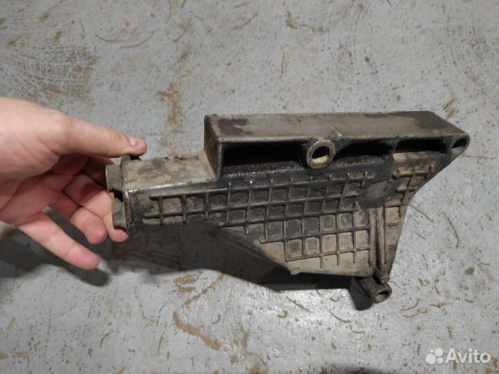 Кронштейн опоры двигателя ваз Лада 1117-19 правый