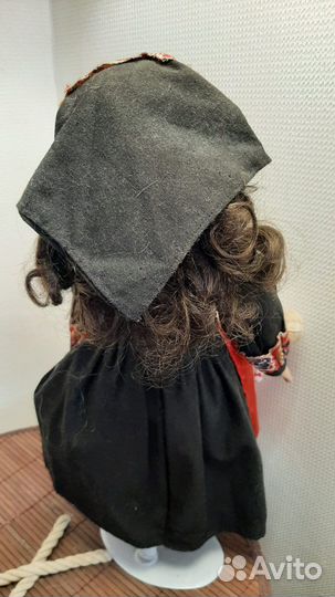 Кукла фарфоровая