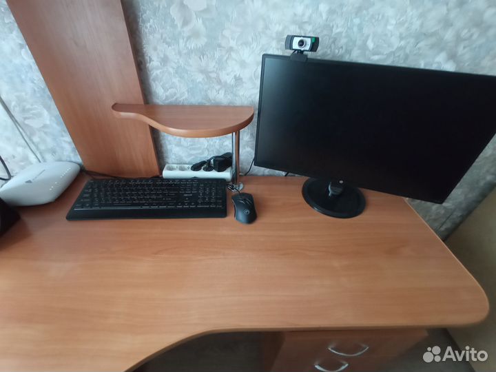 Компьютерный стол