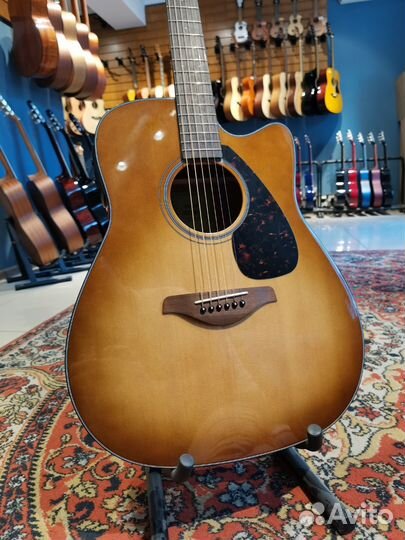 Электроакустическая гитара Yamaha FGX800C