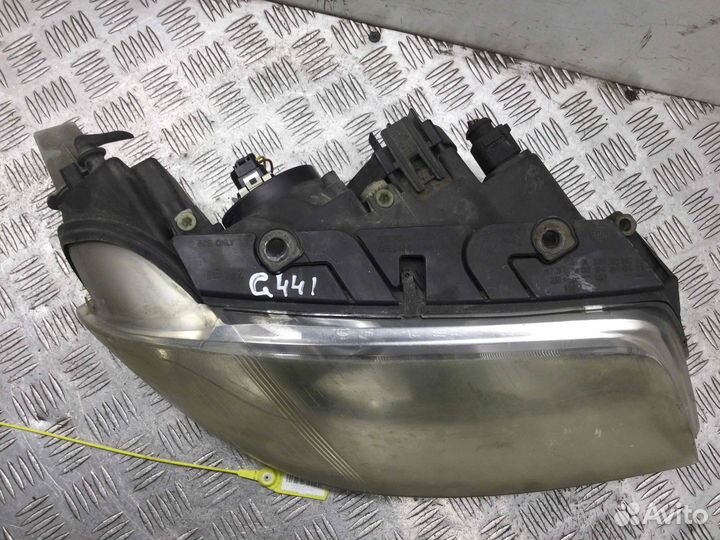 Фара правая Volkswagen Passat AVF