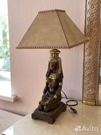 Настольная лампа