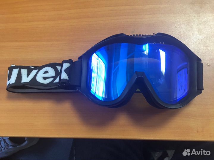 Горнолыжные очки uvex