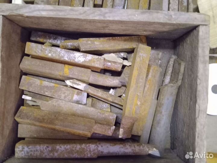 По металлу токарные резцы
