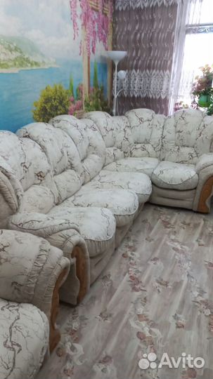 Угловой диван и кресло бу