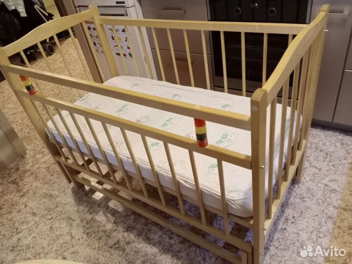 Детская кровать с маятником + матрас