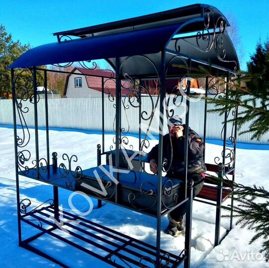 Мангал с крышей