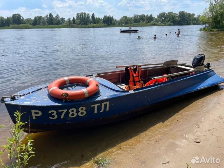 Лодка с мотором