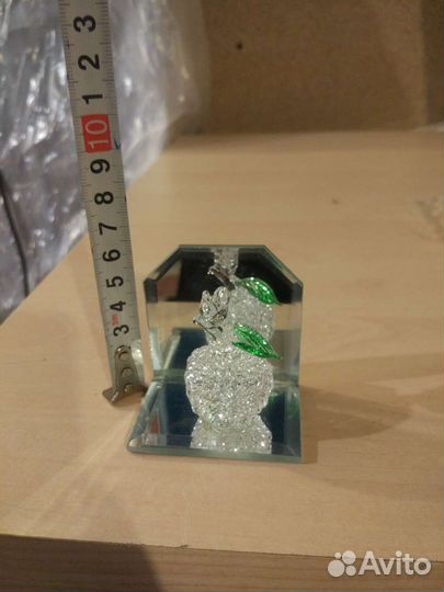 Фигура из цветного хрусталя стекла