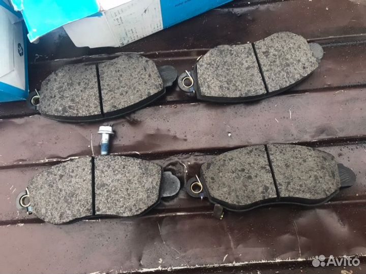 Тормозные колодки передние Ford Transit 2000-2006
