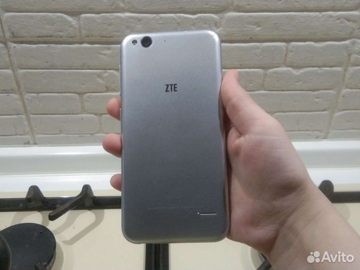 Телефон ZTE