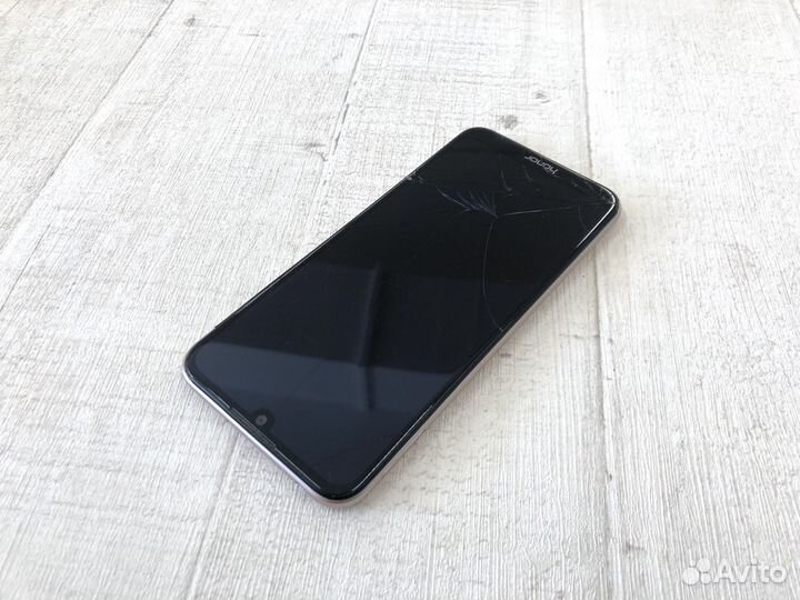 Honor 8A 2/32гб LTE трещины на экране