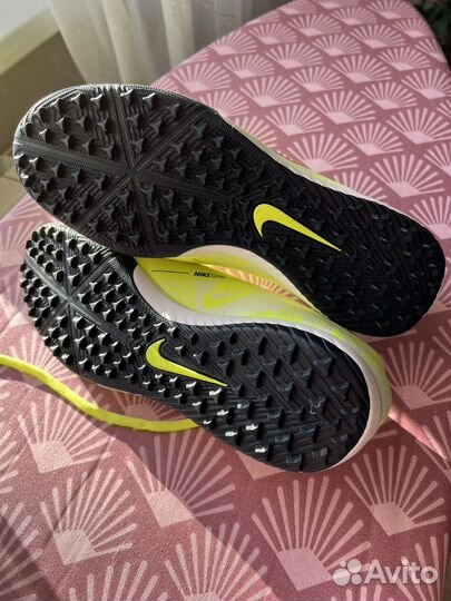 Футбольные бутсы nike