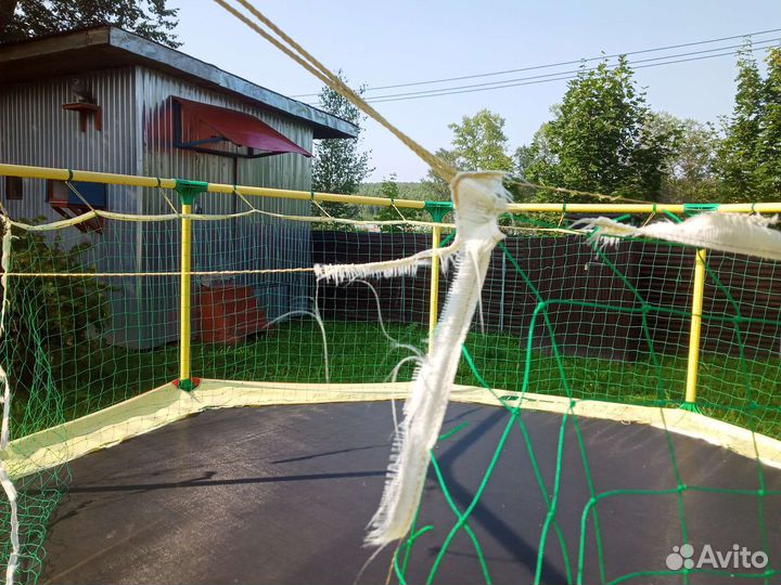 Батут с защитной сеткой